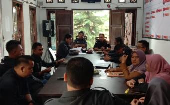 RAPAT MINGGUAN MENJADI RUTINITAS BAWASLU LEBAK 